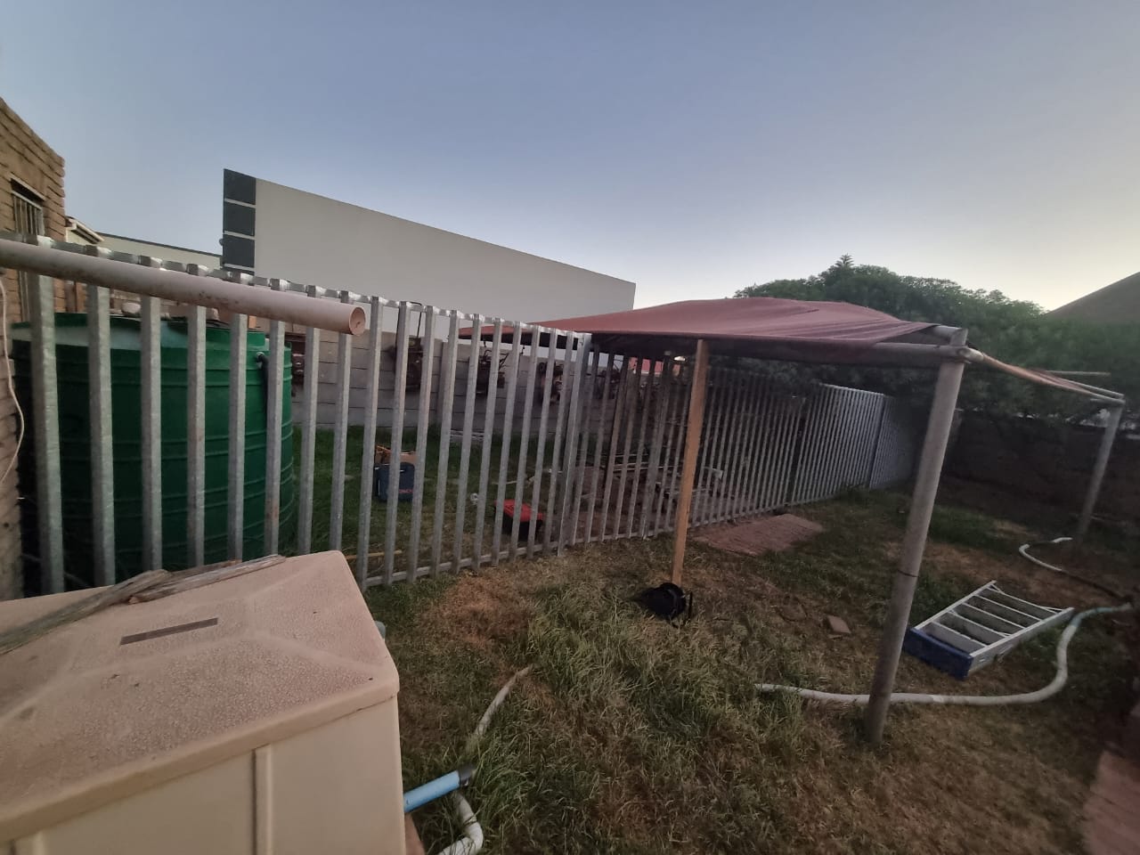 Palisade fencing — photo 1