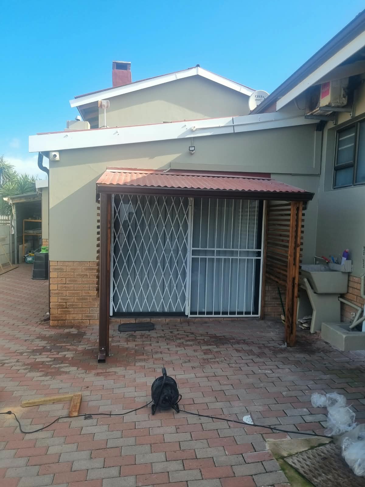 Pergola with gutter — photo 3