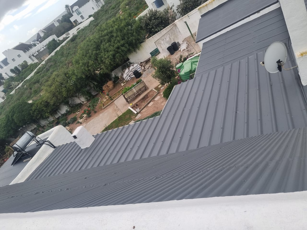 Roof repainting — photo 2