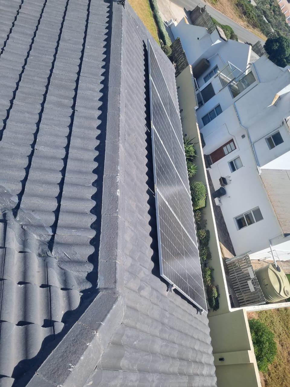 Roof pressure washing — photo 1